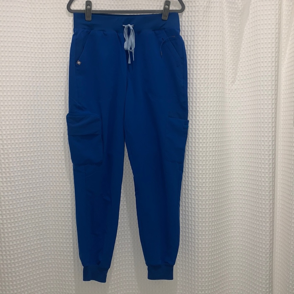 Royal blue figs 22 pocket scrub joggers size M